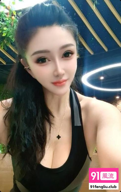 大胸翘臀御姐
